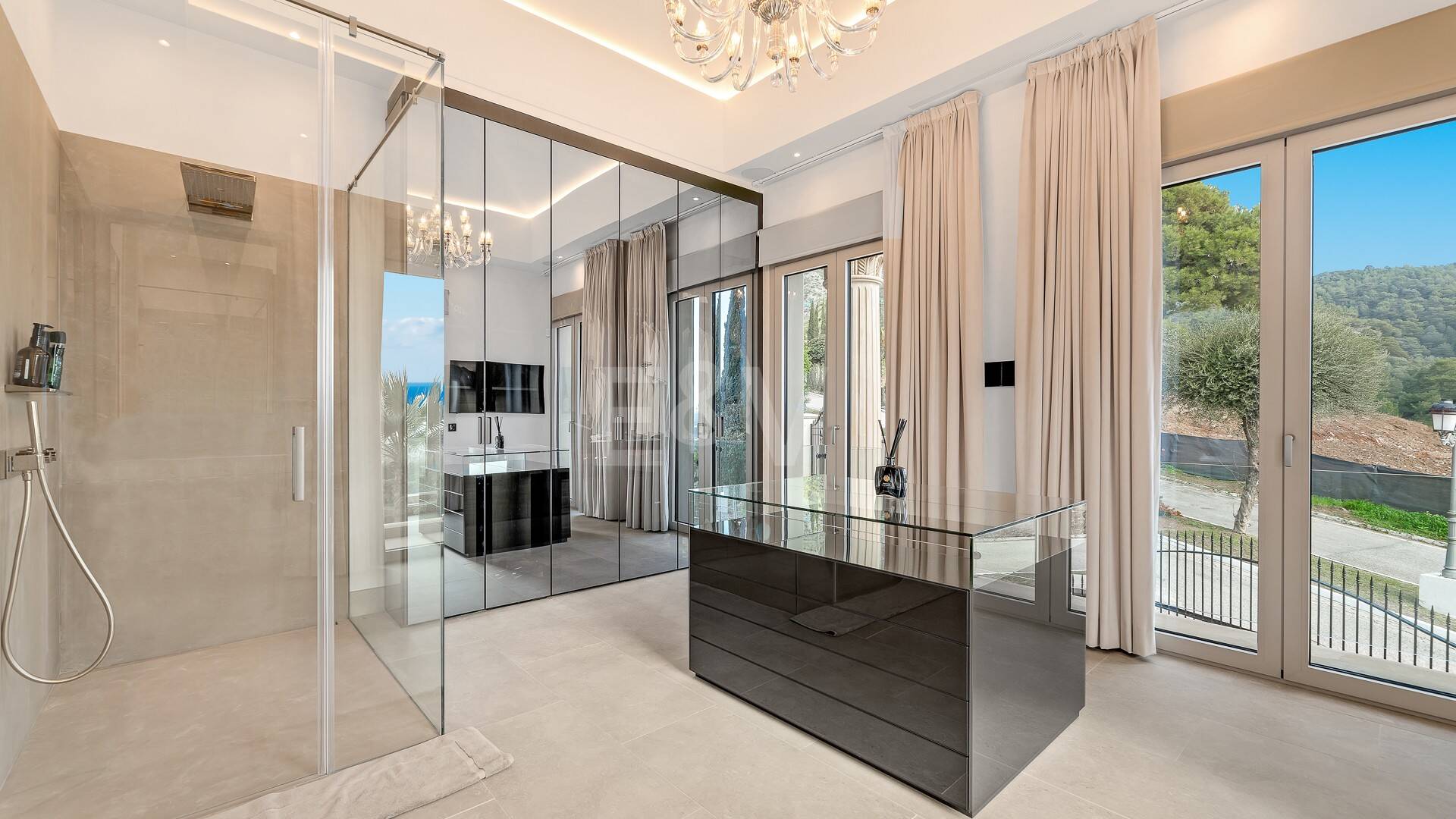 Mansión neoclásica con un toque moderno