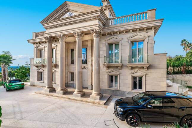 Mansión neoclásica con un toque moderno