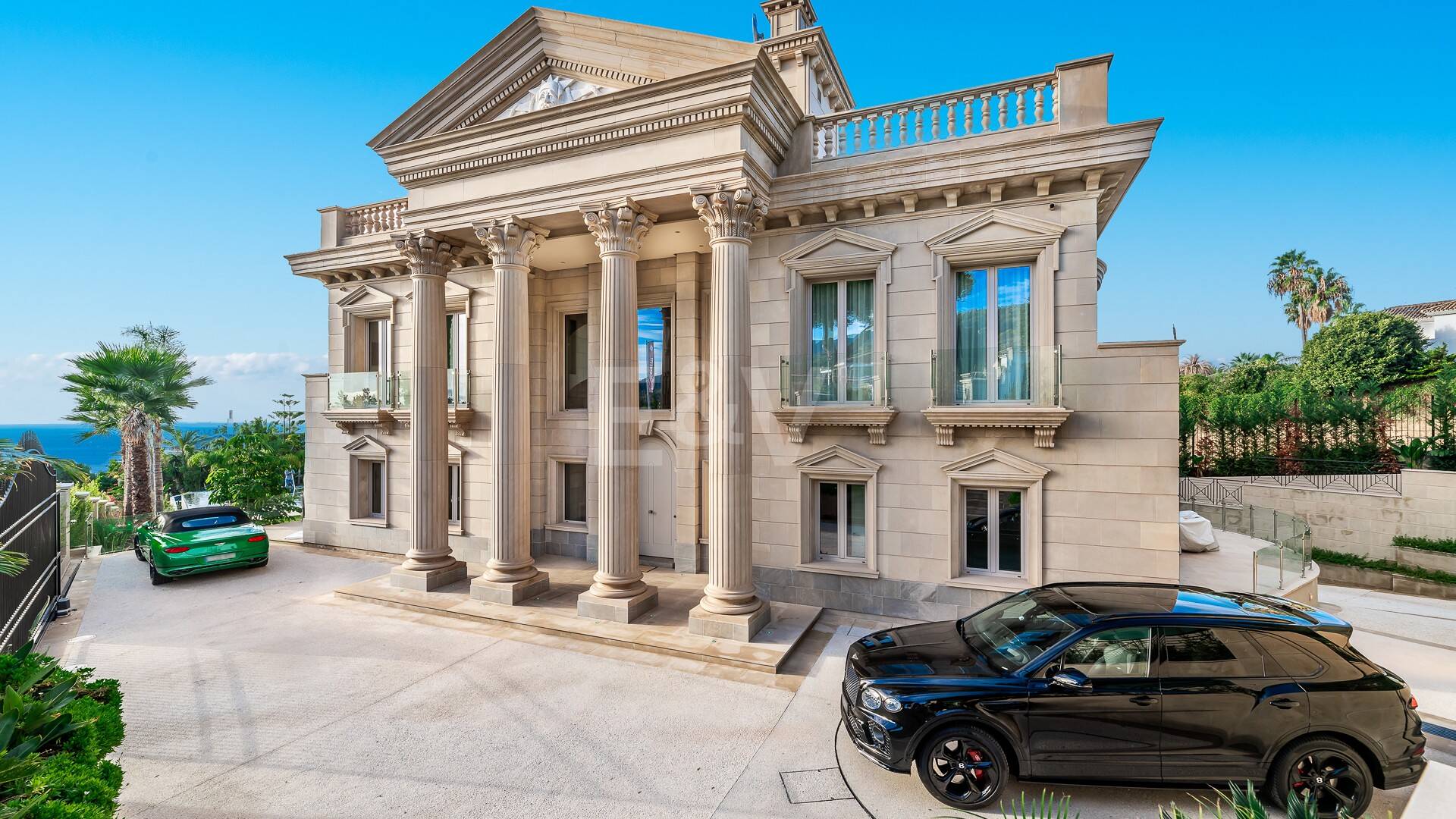 Mansión neoclásica con un toque moderno