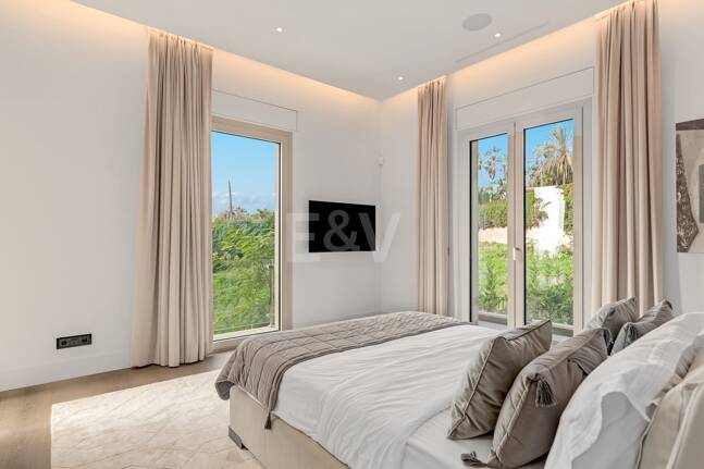 Mansión neoclásica con un toque moderno