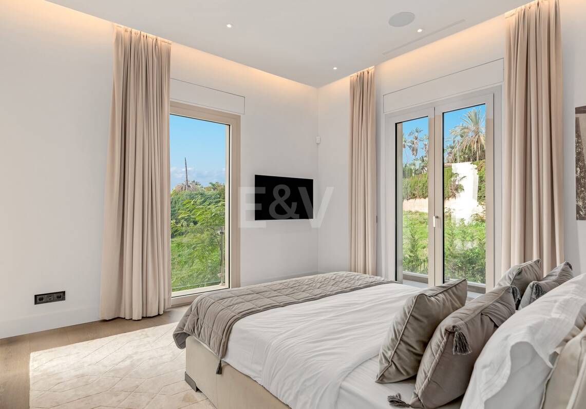 Grand Residence with panoramic sea views in Sierra Blanca