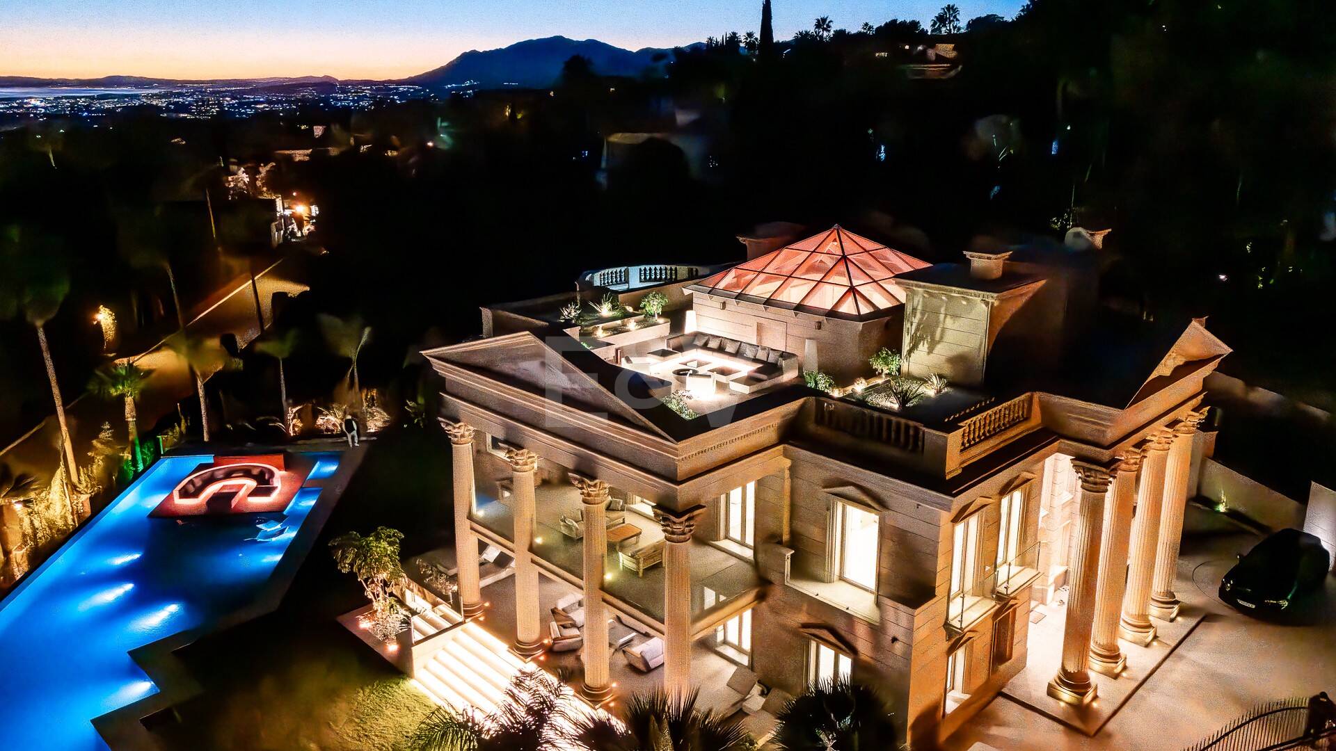 Mansión neoclásica con un toque moderno