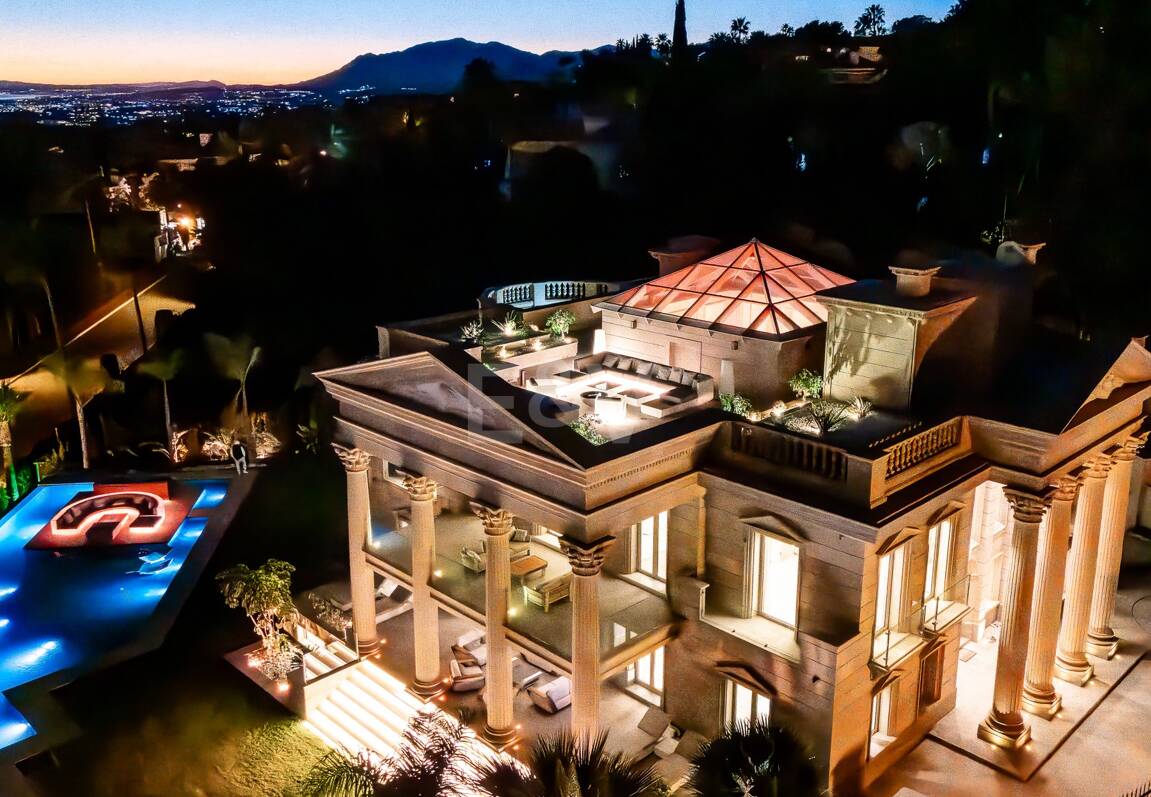 Mansión neoclásica con un toque moderno