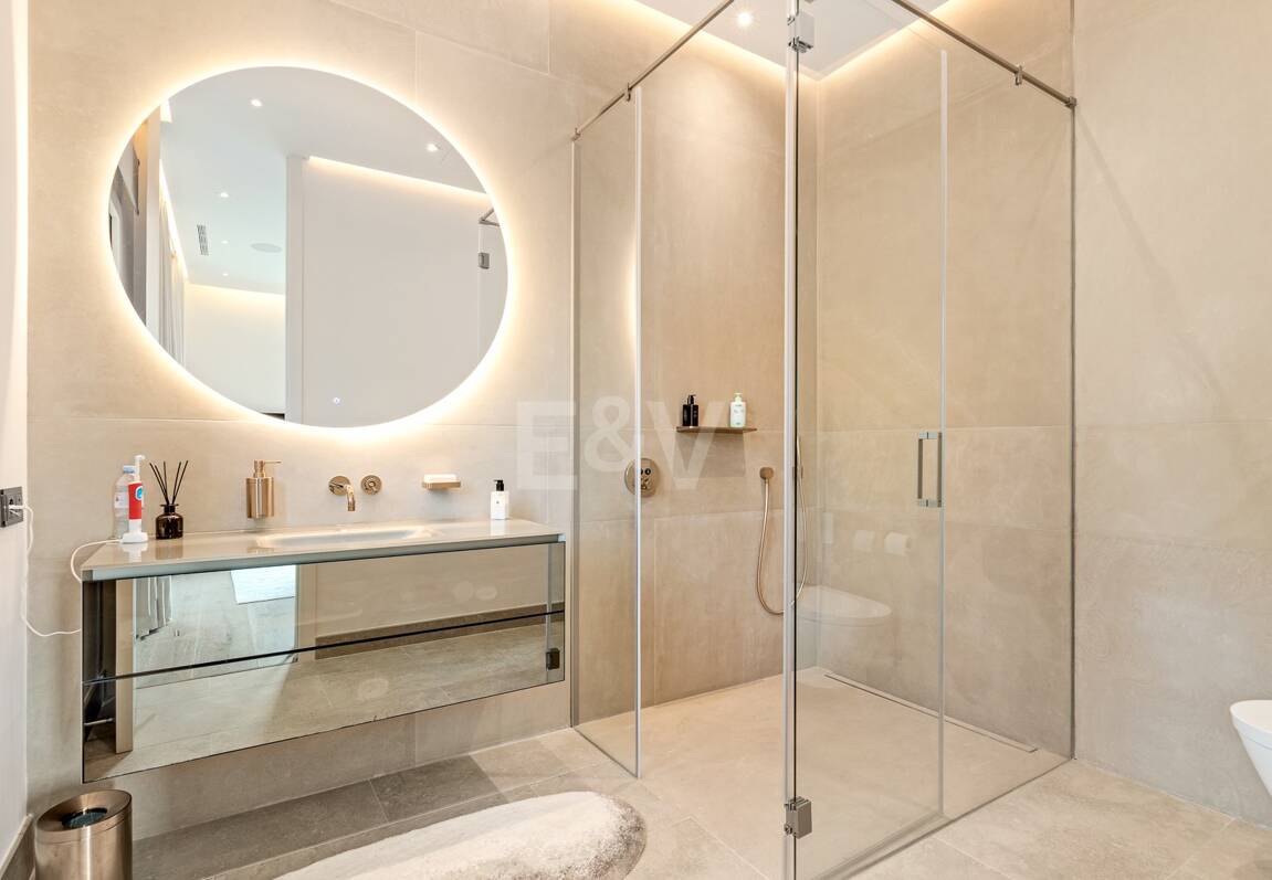 Mansión neoclásica con un toque moderno