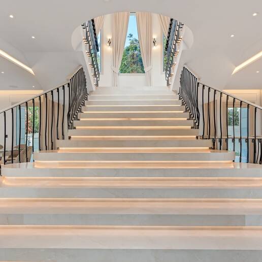 Mansión neoclásica con un toque moderno