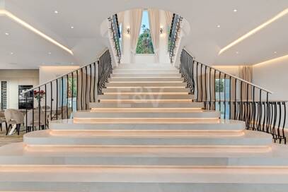 Mansión neoclásica con un toque moderno