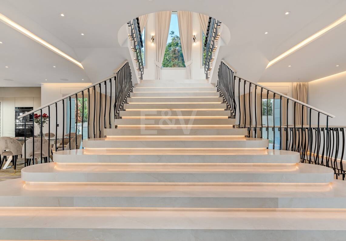 Grand Residence with panoramic sea views in Sierra Blanca
