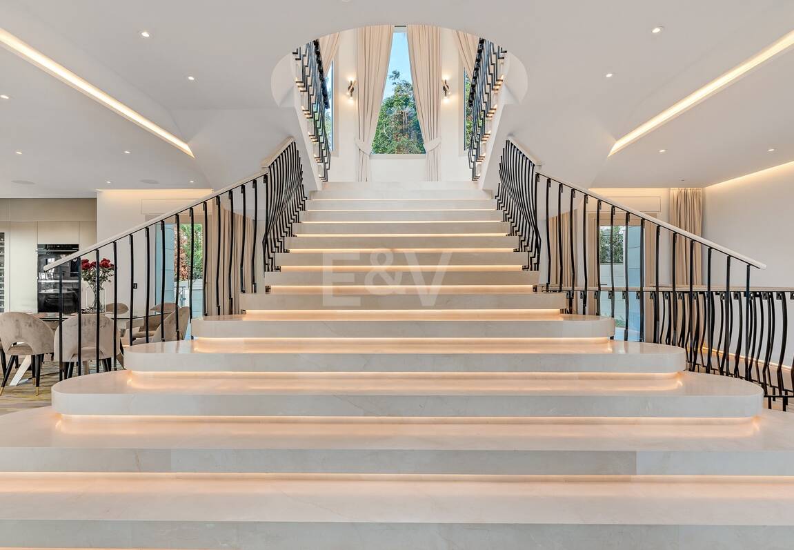 Mansión neoclásica con un toque moderno