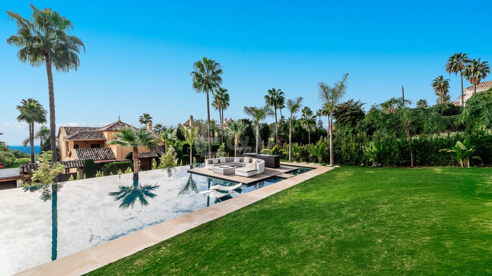 Mansión neoclásica con un toque moderno