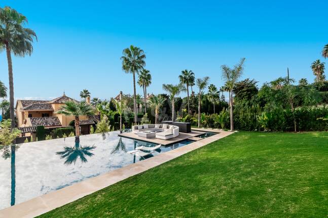 Mansión neoclásica con un toque moderno