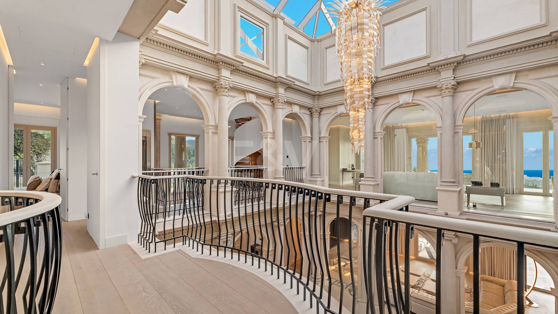 Mansión neoclásica con un toque moderno