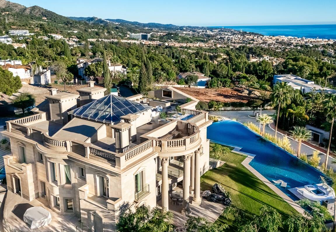 Mansión neoclásica con un toque moderno