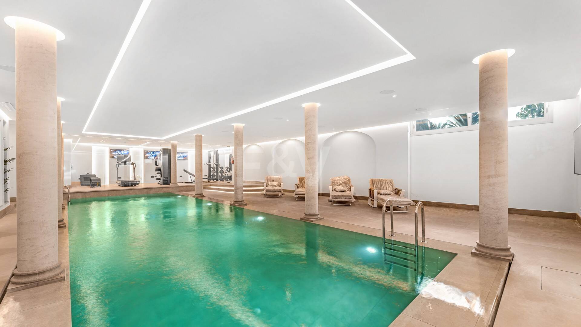 Mansión neoclásica con un toque moderno