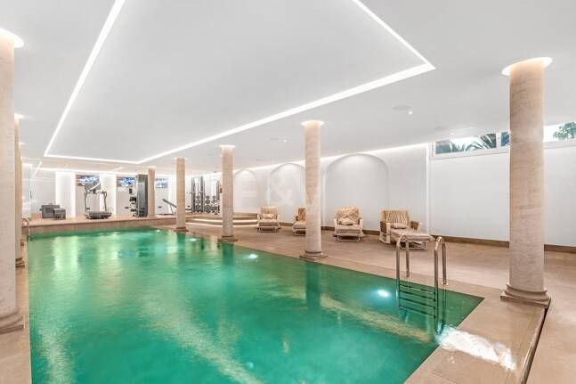 Mansión neoclásica con un toque moderno