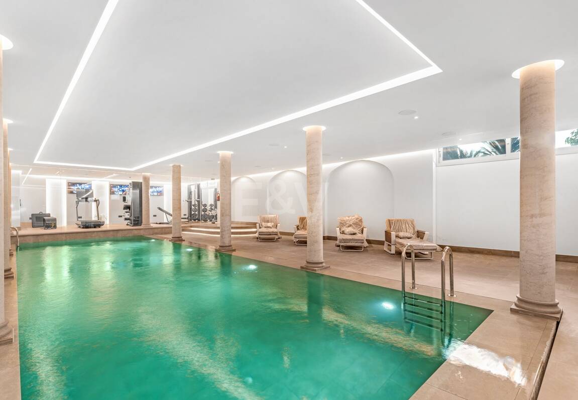 Mansión neoclásica con un toque moderno