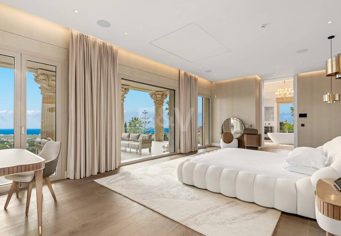 Mansión neoclásica con un toque moderno