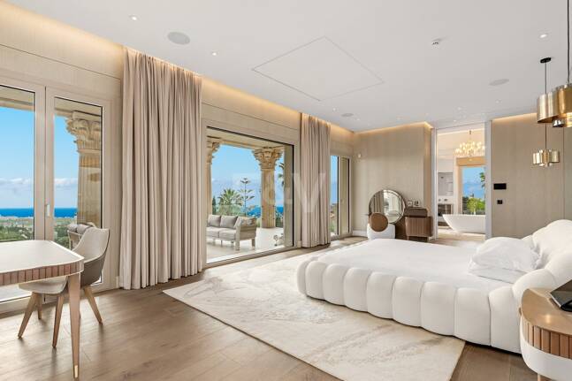 Mansión neoclásica con un toque moderno