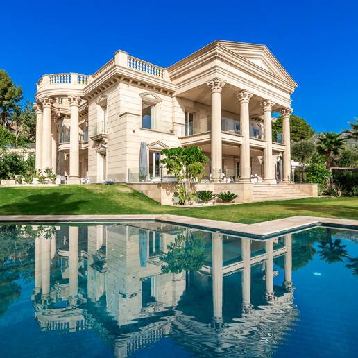 Mansión neoclásica con un toque moderno