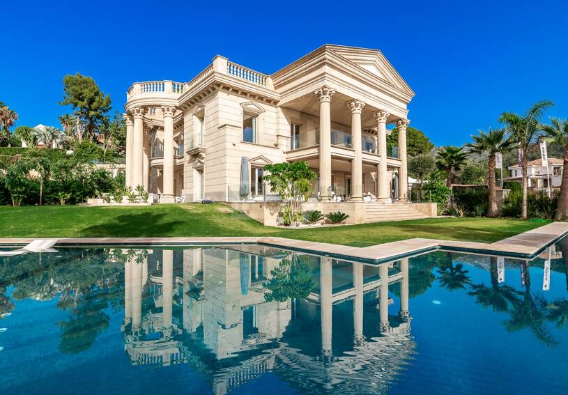 Mansión neoclásica con un toque moderno