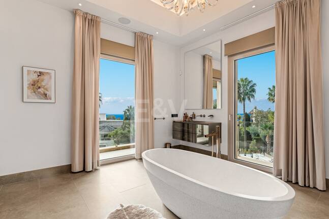 Mansión neoclásica con un toque moderno