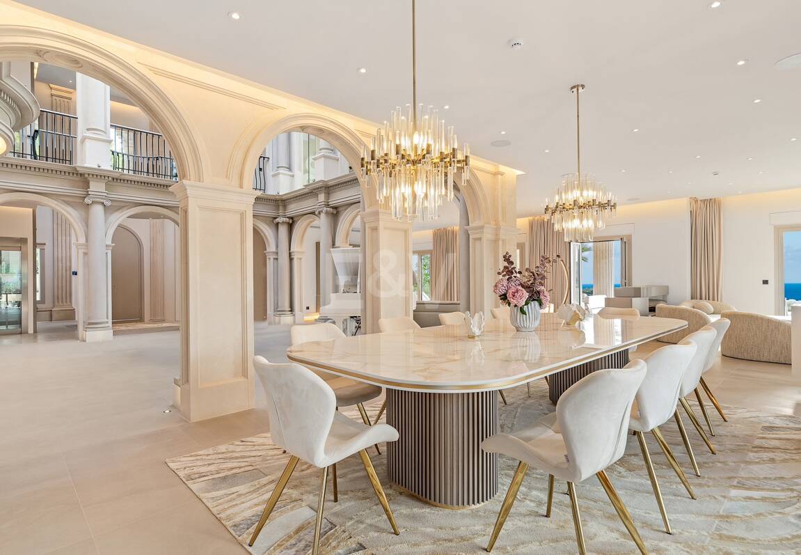 Mansión neoclásica con un toque moderno