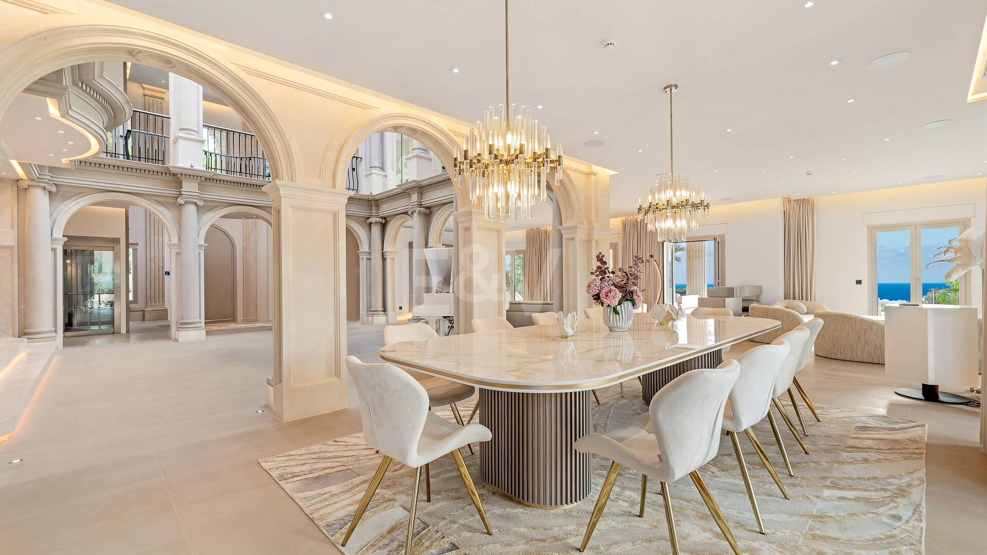 Mansión neoclásica con un toque moderno