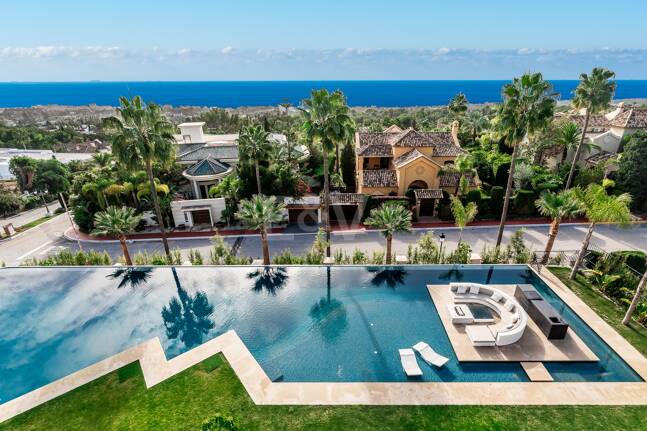 Mansión neoclásica con un toque moderno