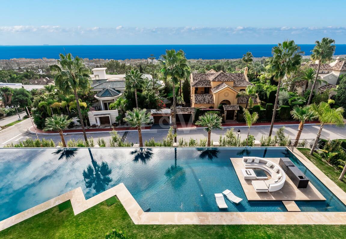 Mansión neoclásica con un toque moderno