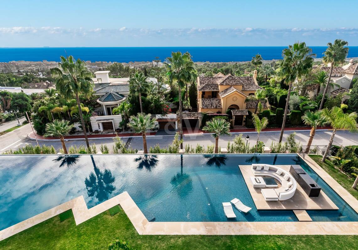 Grand Residence with panoramic sea views in Sierra Blanca