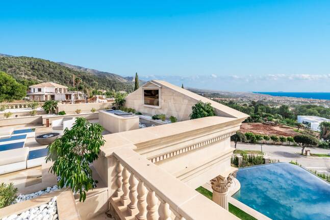 Mansión neoclásica con un toque moderno