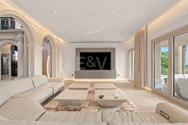 Mansión neoclásica con un toque moderno