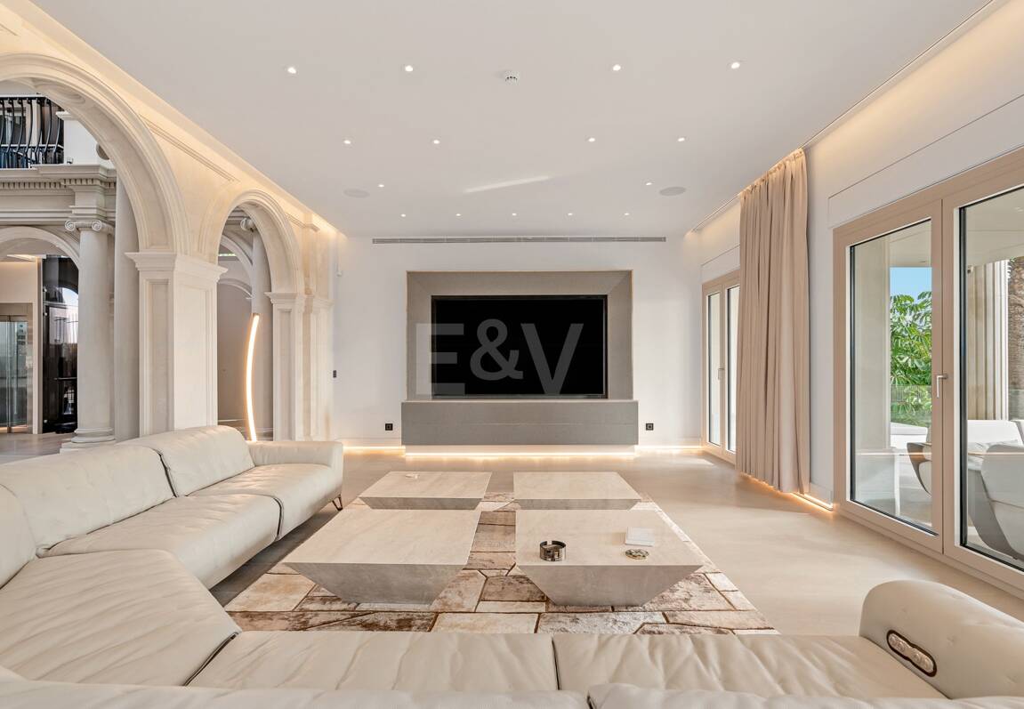 Mansión neoclásica con un toque moderno