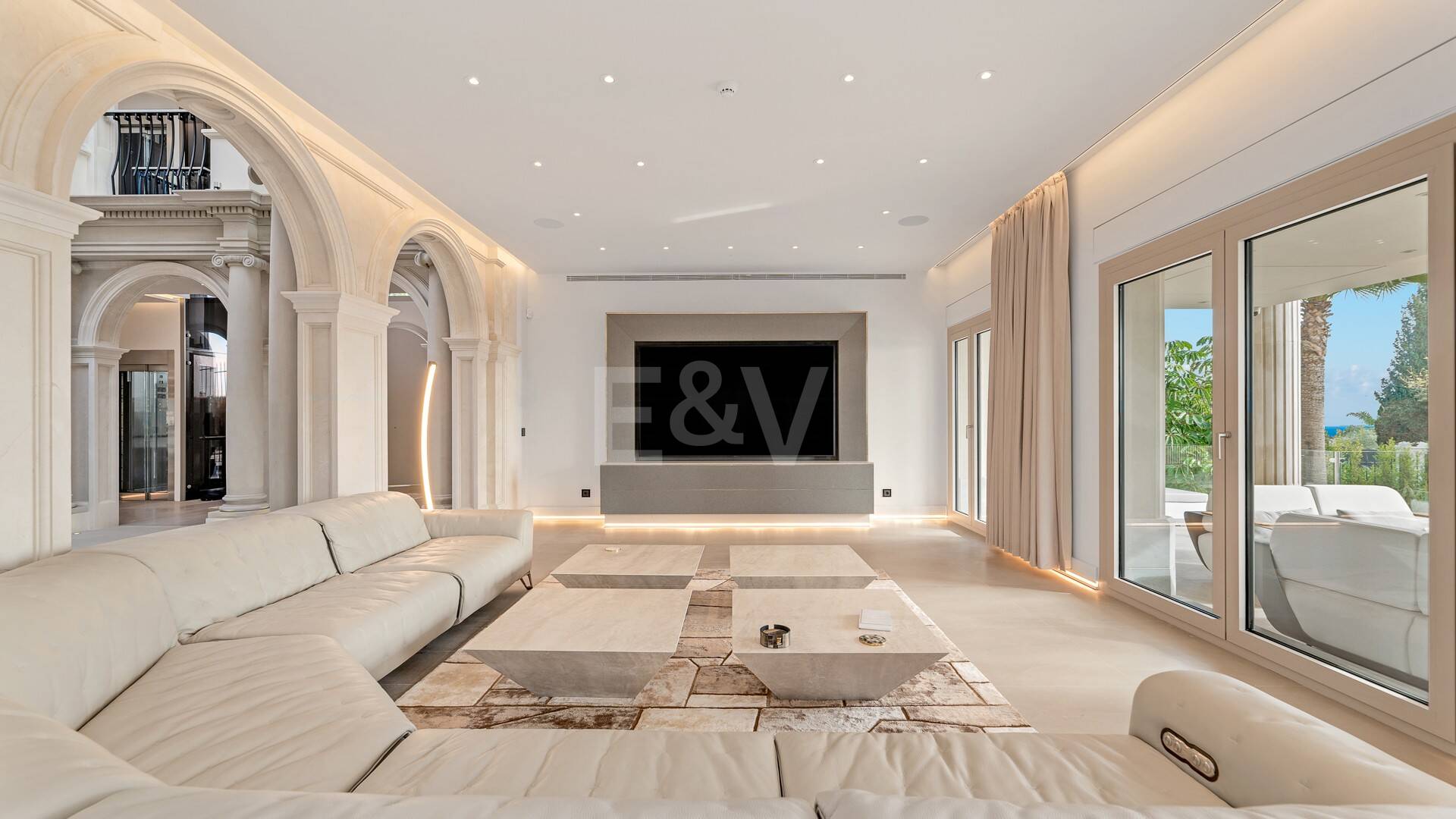 Mansión neoclásica con un toque moderno