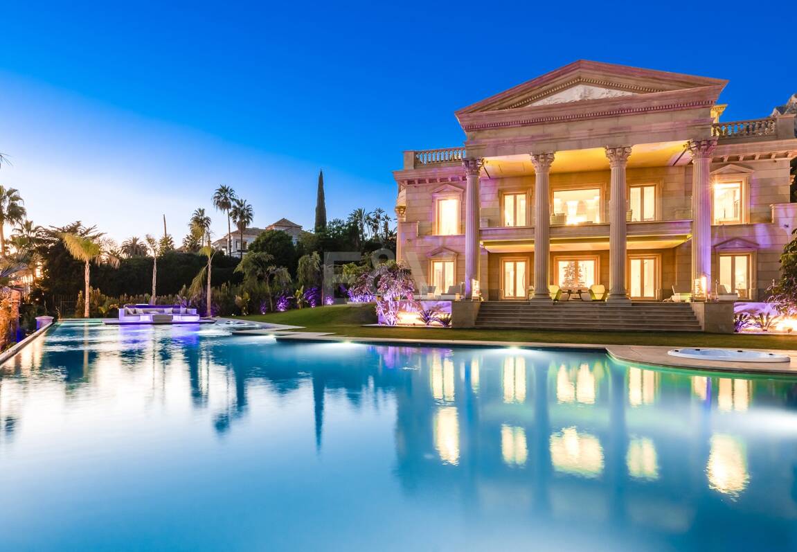 Mansión neoclásica con un toque moderno