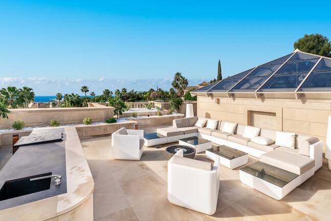 Mansión neoclásica con un toque moderno