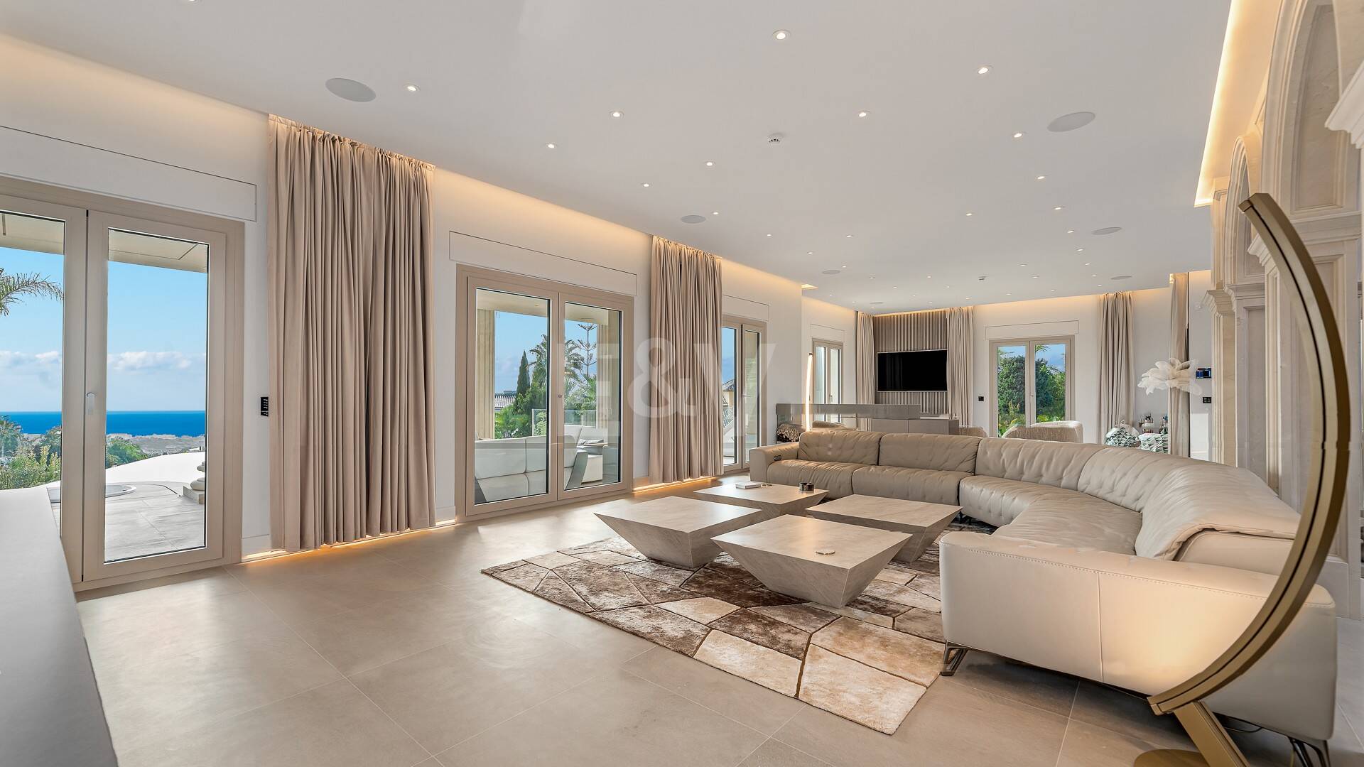 Mansión neoclásica con un toque moderno