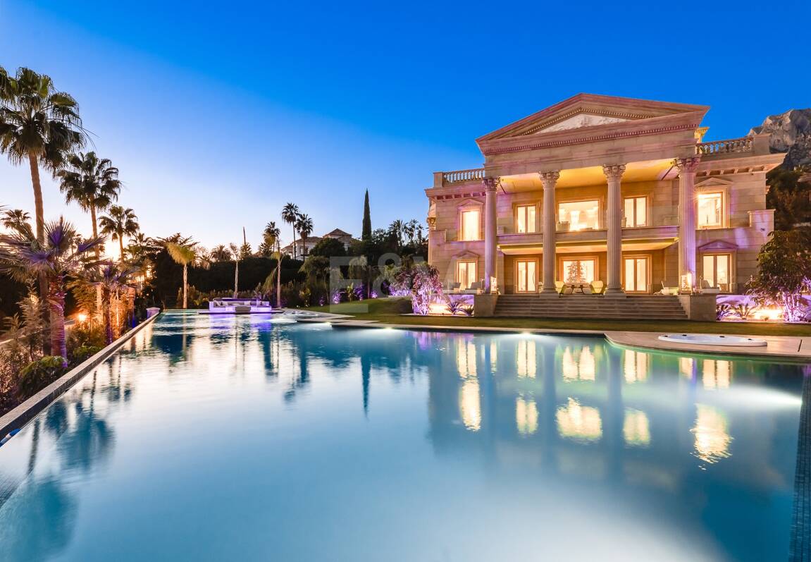 Mansión neoclásica con un toque moderno