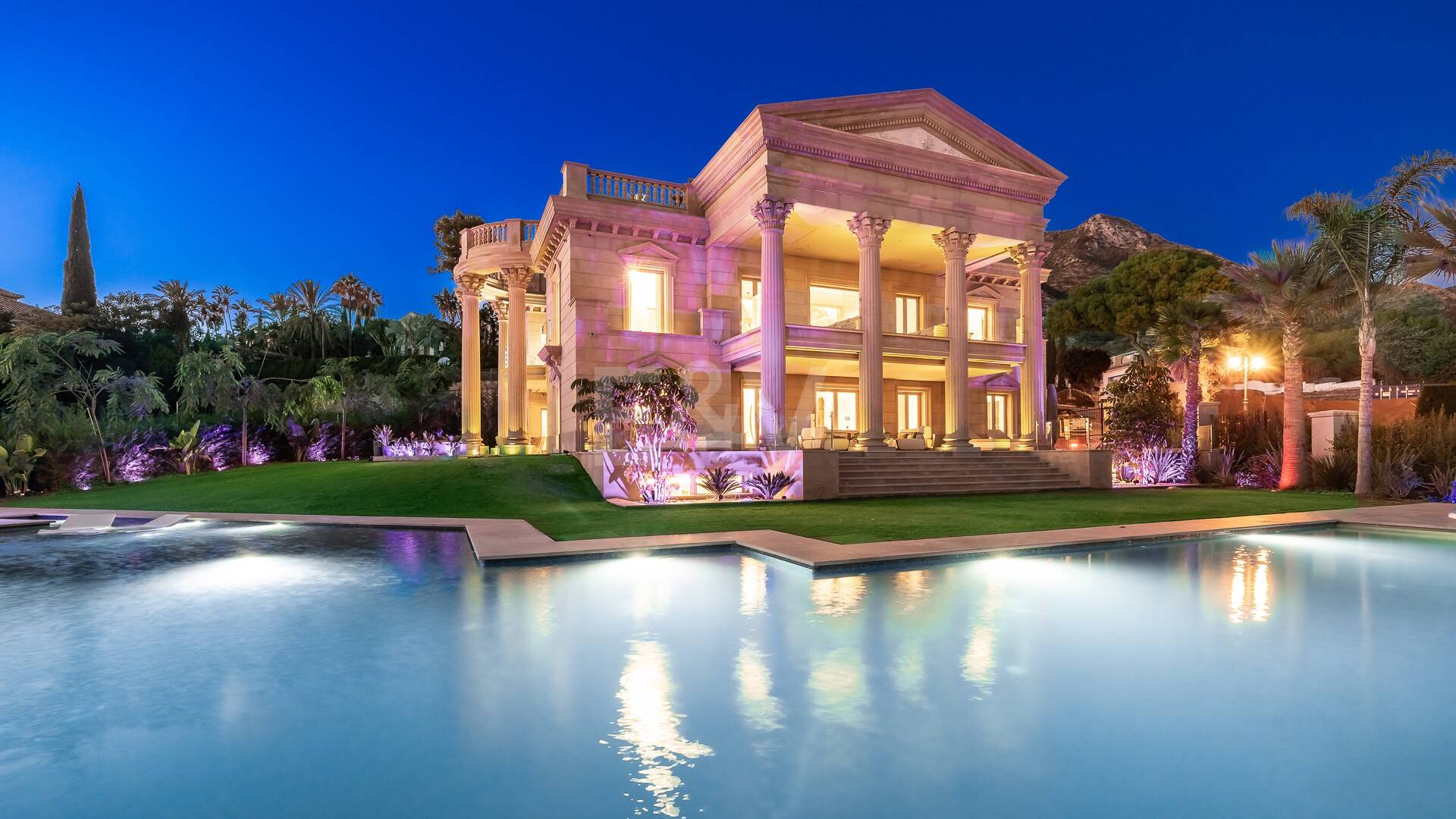 Mansión neoclásica con un toque moderno