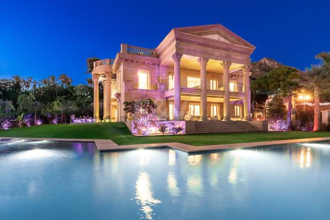 Mansión neoclásica con un toque moderno