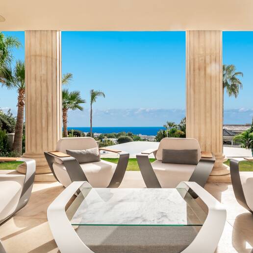 Mansión neoclásica con un toque moderno