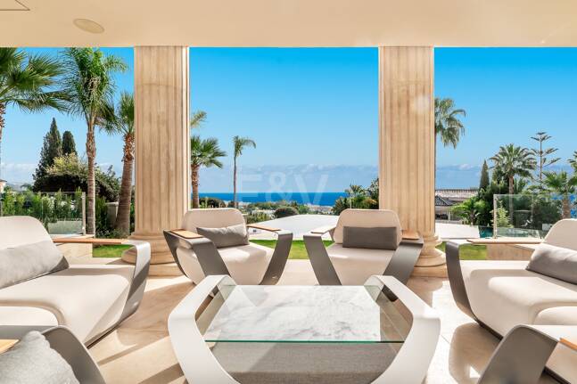 Mansión neoclásica con un toque moderno