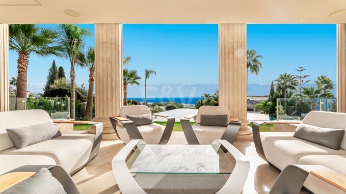 Elegante residencia con impresionantes vistas panorámicas al mar en Sierra Blanca