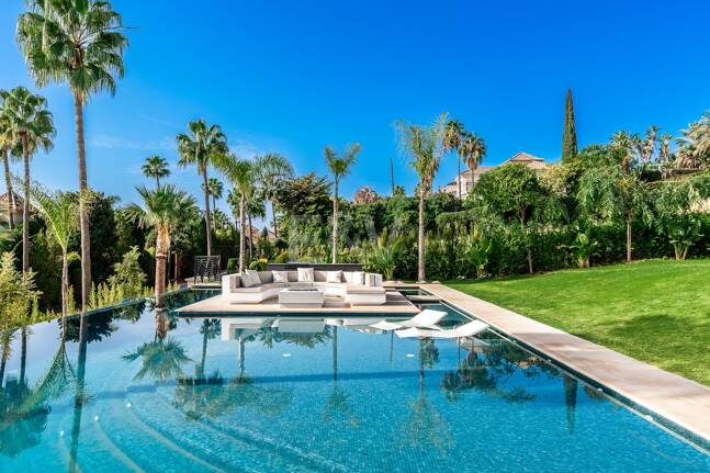 Mansión neoclásica con un toque moderno