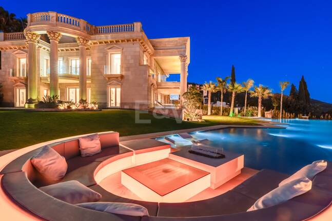 Mansión neoclásica con un toque moderno