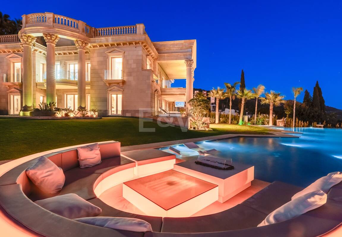 Mansión neoclásica con un toque moderno