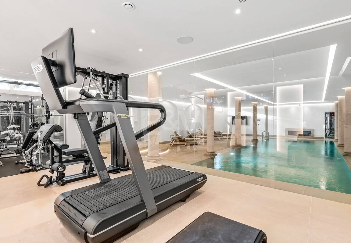 Mansión neoclásica con un toque moderno