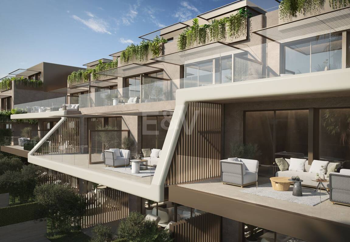 Casa adosada contemporánea con piscina privada y diseño moderno
