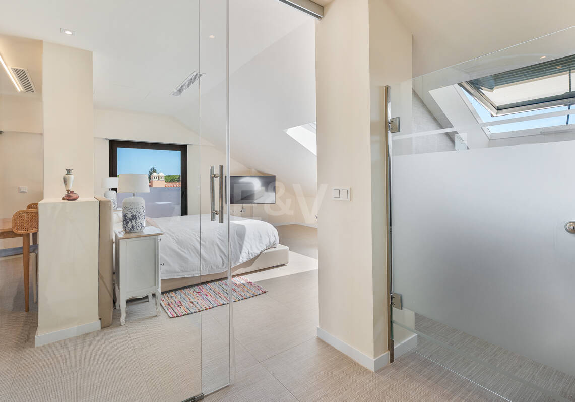 Penthouse en duplex près de la plage à Marbesa, à l'est de Marbella