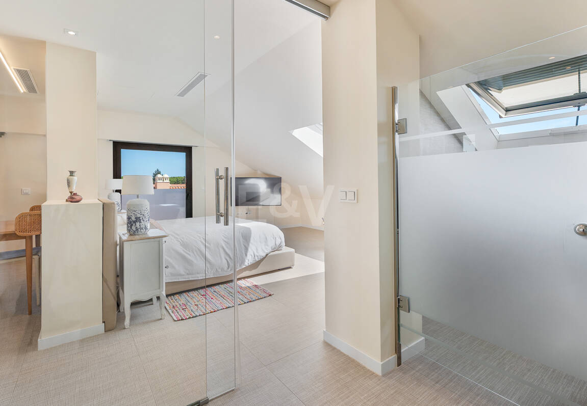 Ático Dúplex cerca de la Playa en Marbesa, Marbella Este