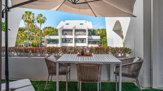 Duplex-takvåning nära stranden i Marbesa, östra Marbella